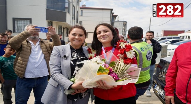 ERGENE’NİN GURURU ESMA NUR KARA DÜNYA ŞAMPİYONU OLDU