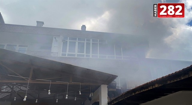 Çorlu'da 3 katlı apartmanda yangın: 5 kişi dumandan etkilendi