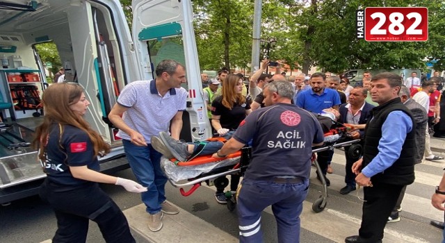 Motosikletin yaya geçidinde çarptığı yaya yaralandı
