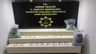 Edirne polisi ele geçirdiği uyuşturucuyla ”İki devlet tek millet” yazarak Azerbaycan’a destek verdi