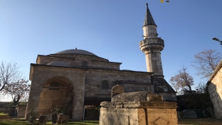 Edirne’de tarihi camiye zarar vermeye çalışan zanlı aranıyor