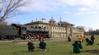 Edirne’de öğretmenler tarihi tren garının güzelliklerini fotoğrafladı
