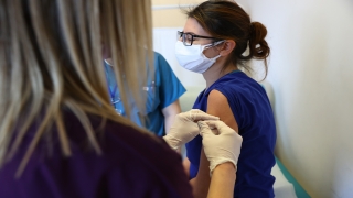 Trakya’da sağlık çalışanlarına CoronaVac aşısının ilk dozu yapılmaya başlandı
