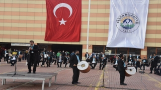 Edirne’de müzisyenler ”evde kalanlara” Trakya havalarıyla moral verdi