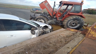 Keşan’da traktör ile otomobil çarpıştı: 2 yaralı