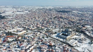 Edirne’de etkisini yitiren kar yağışı güzel manzaralar oluşturdu 