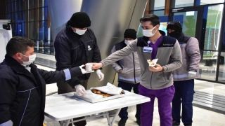 Süleymanpaşa Belediyesi her sabah sağlık çalışanlarına çorba ve simit ikram ediyor