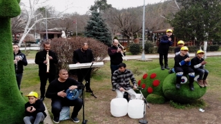 Su borusu, bidon ve damacanayı enstrüman yaparak Dünya Su Günü’ne özel klip hazırladılar