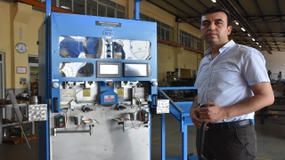 Tekirdağ’da bir firma araçların su dolaşım sistemlerinin hortumları için ”kelepçe takma makinesi” üretti