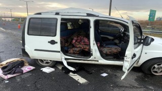 Tekirdağ’da TIR’a çarpan hafif ticari araçta 4 Iraklı yaralandı