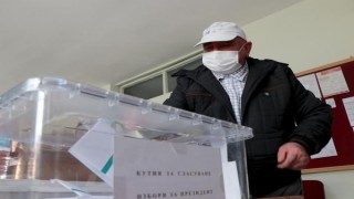 Çifte vatandaşlar Bulgaristan’daki seçimler için sandık başında (2)