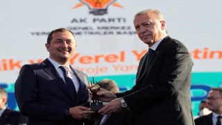 Süleymanpaşa Belediyesi, gençlere yatırımın ödülünü Cumhurbaşkanı Erdoğan’dan aldı