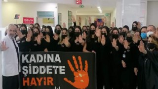 Sağlık çalışanları kadına şiddeti protesto etti