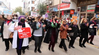 Keşan’da kadınlar şiddete karşı yürüdü