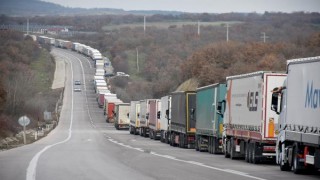 İhraç yükü taşırken günlerce sırada bekleyen TIR şoförleri, sorunlarına çözüm istiyor