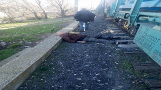 Trenin çarptığı adam, hayatını kaybetti