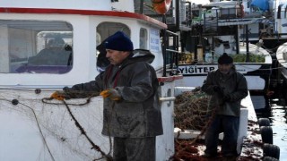 Tekirdağlı balıkçılar, avlanmak için hazır bekliyor