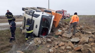 Tekirdağ’da hafriyat kamyonu devrildi, 1 yaralı