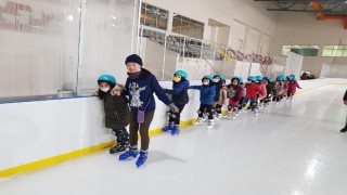 Süleymanpaşa’da  öğrencilere buz pateni eğitimi