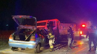 Otomobille kamyonet çarpıştı: Baba öldü, oğlu yaralandı