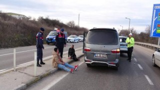 Polis aracına çarpan minibüsteki kaçak göçmenlerden Bulgaristan’da darp iddiası
