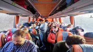 Ukrayna’dan tahliye edilen ilk kafile, Türkiye yolunda