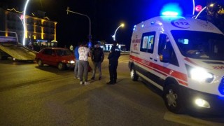 Edirne’de ticari taksi ile otomobil çarpıştı, anne ve kızı yaralandı