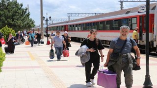 Gurbetçiler, tatil için trenle ana vatana geliyor