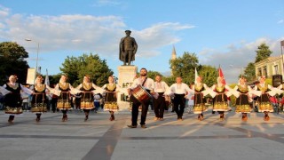 Edirne’de Uluslararası Halk Dansları Festivali, renkli görüntülerle başladı