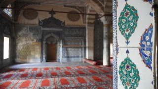 Selimiye Camisi, çalınan çinileri bekliyor