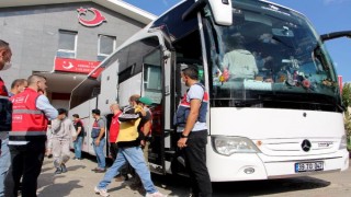 Afgan uyruklu 227 kaçak göçmen, sınır dışı edilmek üzere Edirne’den İstanbul’a gönderildi