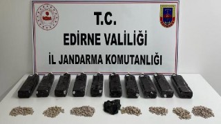 Edirne’de 13 kilogram afyon sakızı ile 967 adet uyuşturucu hap ele geçirildi