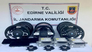 Kapıkule’de, 370 bin liralık kaçak oto yedek parçaları ele geçirildi