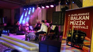 Edirne’de Uluslararası Balkan Müzik Festivali Ketencoğlu konseri ile başladı