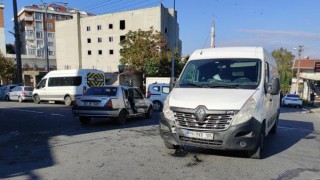 Çerkezköy’de minibüs ile otomobil çarpıştı; 5 yaralı