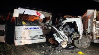 Tekirdağ’da servis midibüsü kamyonetle çarpıştı: 1 ölü, 20 yaralı
