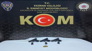 Edirne’de otomobilde 3 suikast silahı ele geçirildi; sürücü tutuklandı