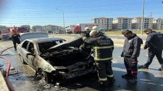 Çorlu’da seyir halindeki otomobil yandı