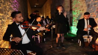 Kent müzesi olan tarihi binada Türk sanat müziği konseri
