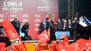 İmamoğlu: Vatan, bayrak namustur, milletin onuru namustur