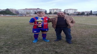 Amatör lig futbolcusu ve babası, kalp krizi geçirerek hayatlarını kaybetti