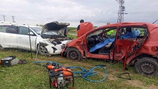 Kırklareli’de iki otomobil çarpıştı: 1 ölü, 4 yaralı