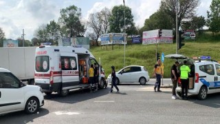 Otomobille çarpışan ambulansta 2 sağlık personeli yaralandı