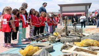 Tekirdağ’da denizden çıkan atıklar sergilendi