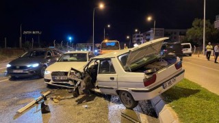 Edirne’de iki otomobil kafa kafaya çarpıştı: 2 yaralı 