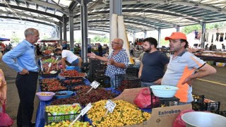 Başkan Uzunlar, semt pazarlarında vatandaşla buluştu