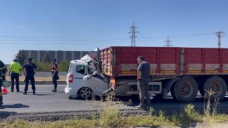 Hafif ticari araç TIR’a çarptı; 1 ölü, 1 yaralı