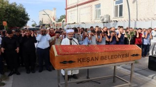 Koruda ölü bulunan şehit babası, toprağa verildi