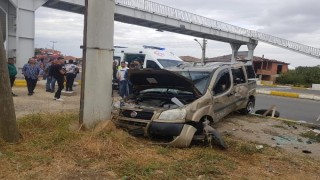 Yağış nedeniyle kayganlaşan yolda kaza; sürücü ve eşi yaralandı