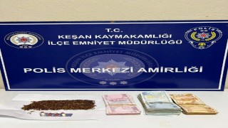 Polis üzerini aramak isteyince cebindeki uyuşturucuları yuttu